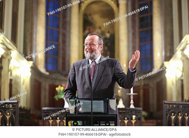 09 October 2016, Saxony, Leipzig: Martin Henker, Superintendent of the Evangelical Lutheran Church District Leipzig, speaks before the prayer for peace in the...