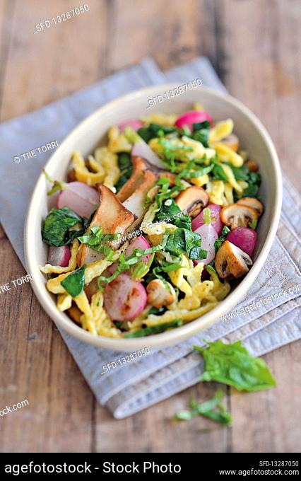 Spätzle (Swabian egg noodles) with mushrooms, radishes and spinach