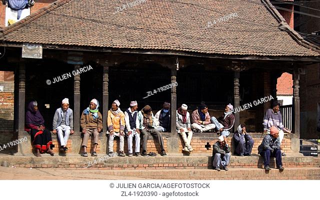 Group of Nepalese seated in the sun, Bhaktapur. Nepal, Kathmandu, Bhaktapur. (/Julien Garcia)