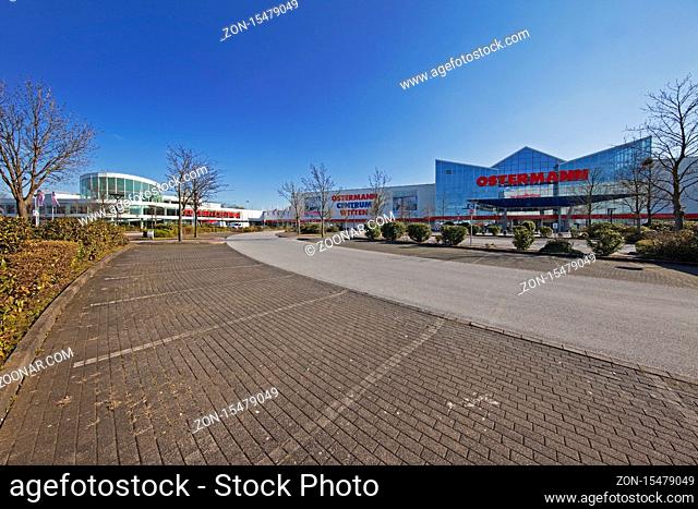 Moebelhaus Ostermann, leerer Parkplatz im Maerz 2020, Coronavirus, Corona-Krise, lockdown, shutdown, Witten, Nordrhein-Westfalen, Deutschland, Europa