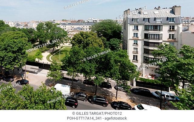 France, Région Ile de France, Paris 7e arrondissement, Boulevard des Invalides, Dôme des Invalides, arbres, hôtel de Montesquiou Photo Gilles Targat