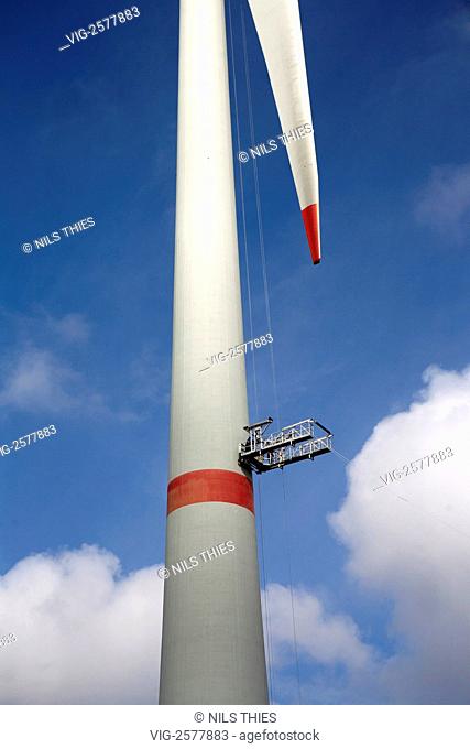 GERMANY, EMDEN, 18.03.2011, Maintenance work on a huge wind power plant - Emden, lower saxony, Germany, 18/03/2011