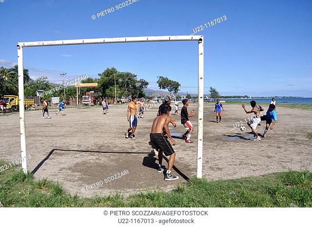 Dili (East Timor): youngsters playing soccer by the city's beach