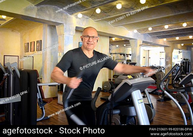 01 June 2021, Brandenburg, Potsdam: Armin is one of the first athletes to train on a stepper after the reopening of the Satori Fitness Club Babelsberg