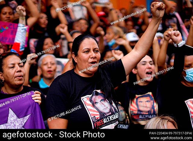 04 April 2022, Venezuela, Caracas: Protesters shout slogans during a demonstration for the release of Saab, a Colombian businessman extradited to the United...
