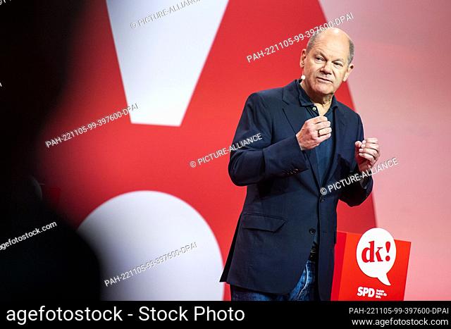 05 November 2022, Berlin: Chancellor Olaf Scholz (SPD) speaks at the SPD Debate Convention. Next to him is Lisa Reuter, moderator
