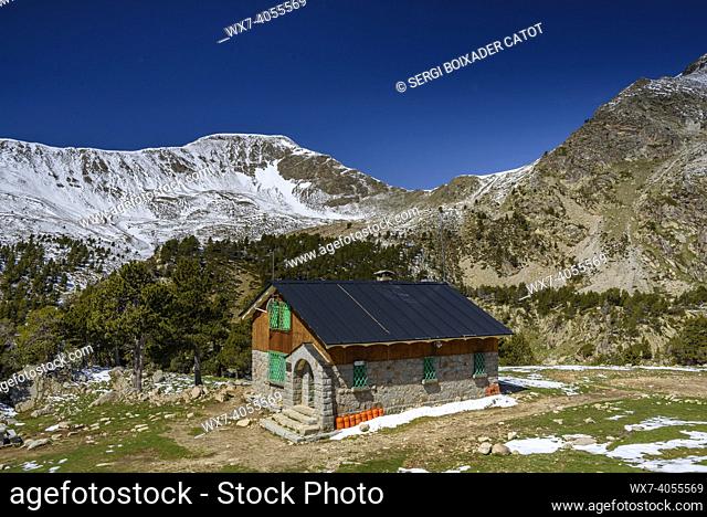 Estanys de la Pera mountain hut in spring (Catalonia, Spain, Pyrenees)
