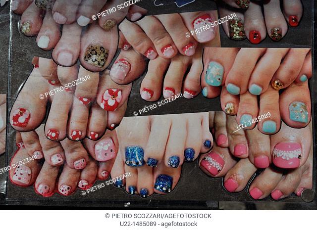 Nara (Japan): ad of a beauty parlor specialized in feet nails along Sanjo-dori Street
