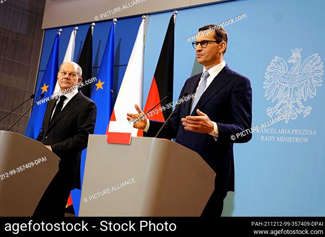 12 December 2021, Poland, Warschau: German Chancellor Olaf Scholz (l, SPD) and Mateusz Jakub Morawiecki, Prime Minister of Poland