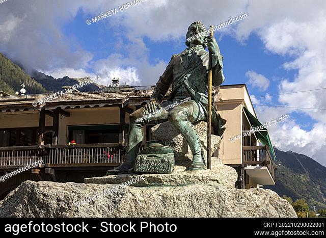 Chamonix-Mont-Blanc, Mont Vlanc, Aiguille du Midi, viewpoint, view, Mountain, hill, cable car, top, Michel Passard Statue, Monument, France