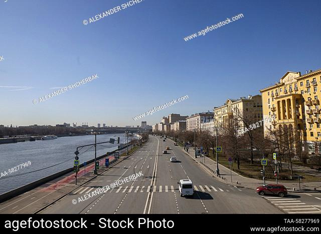 RUSSIA, MOSCOW - APRIL 7, 2023: A view of Frunzenskaya Naberezhnaya Street and the Moskva River in spring. Alexander Shcherbak/TASS