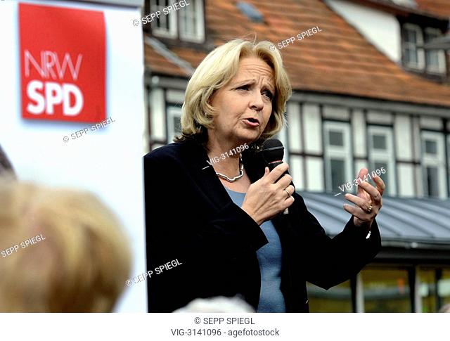 Germany, Herford, 20/04/2012 Hannelore KRAFT, SPD's top candidate for the state election in North Rhine-Westphalia, in the election campaign - HERFORD, GERMANY