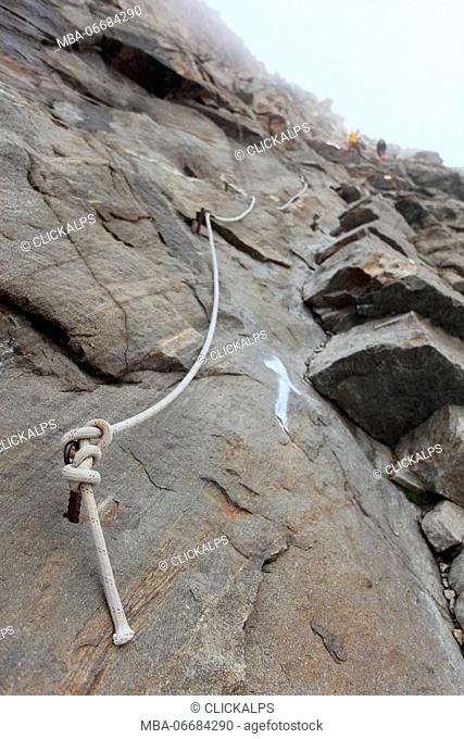 The typical rope 'Canapone' with alpinist are aided to overpass some difficulties, towards Capanna Gnifetti, Monte Rosa, Verbano Cusio-Ossola, Piemonte , Italy