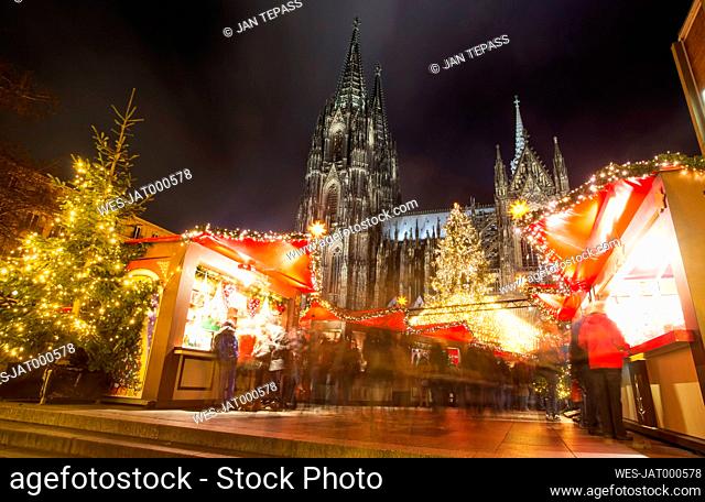 Germany, North Rhine-Westphalia, Cologne, Christmas market at Cologne Cathedral by night