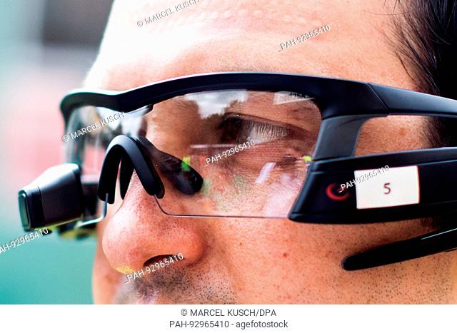 dpatop - An emergency medic wears computer glasses during a disaster drill in Aachen, Germany, 30 July 2017. Scientists want to use the glasses in order to...