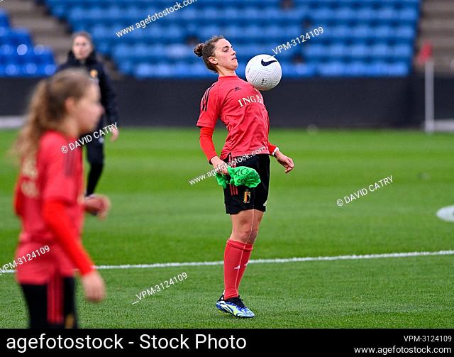 Belgium's Chloe Vande Velde pictured in action during a training session of Belgium's national soccer team the Red Flames, Monday 25 October 2021 in Oslo