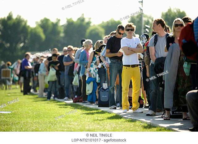 England, London, Wimbledon. Fans queuing in Wimbledon Park on the first day of the Wimbledon Tennis Championships 2010