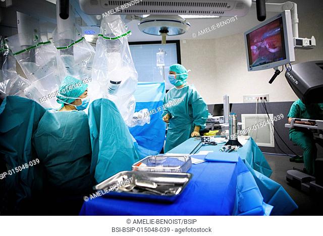Reportage in an operating theatre during a hysterectomy using the da Vinci robot®