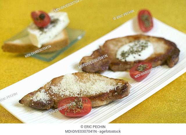 Pork cutlets with Parmesan and basil light cream
