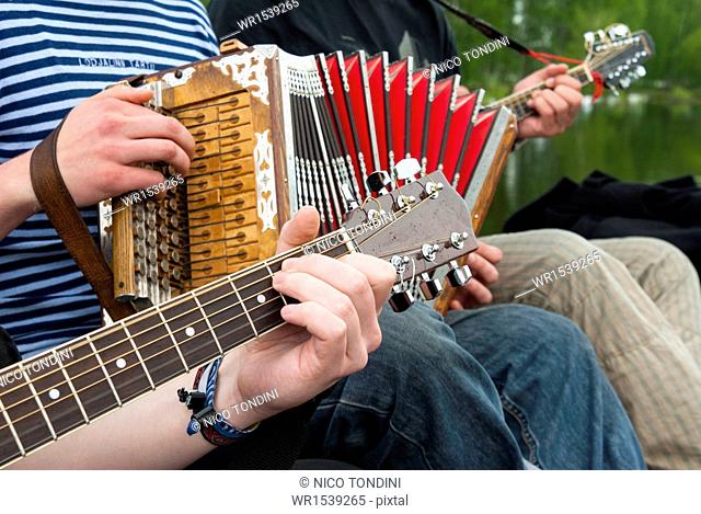 Accordion and guitar, ethnic group of musicians, River Emajogi, Tartu, Estonia, Baltic States, Europe