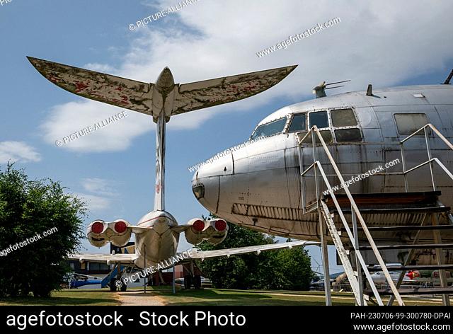04 June 2023, Rhineland-Palatinate, Hermeskeil: A BAC Vickers VC 10 stands behind an Ilyushin IL-14 (r) at the aircraft exhibition in Hermeskeil