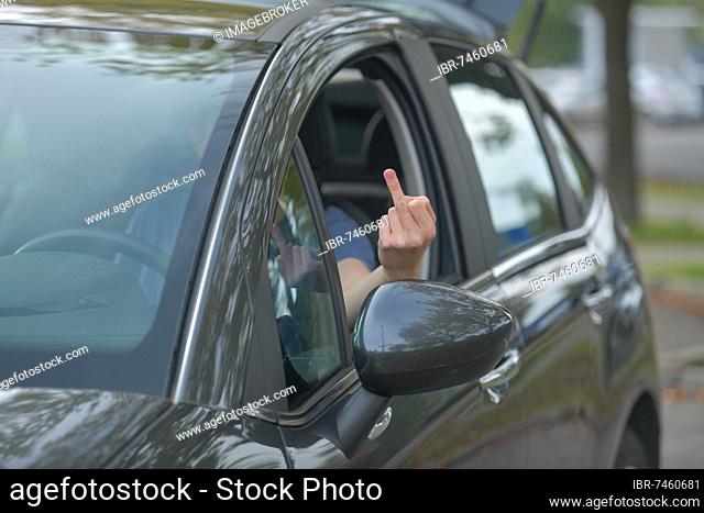 Symbol photo, insult, stinky finger, car driver
