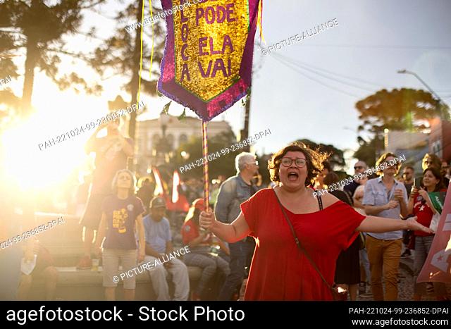 23 October 2022, Brazil, Curitiba: Supporters of former Brazilian President Lula take part in the ""PedaLula"" action. Hundreds of people drove from Nossa...
