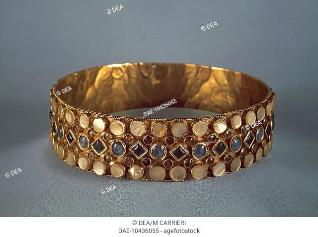 6th-7th century votive crown in gold, gems and mother-of-pearl, belonged to Queen Theodelinda. Goldsmith's art, Longobard civilization