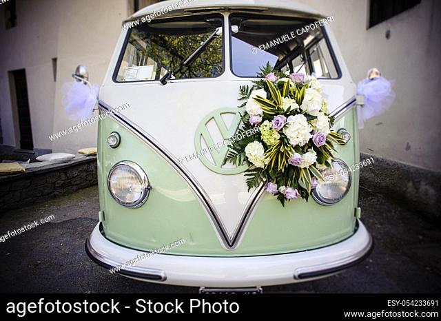 Old Volkswagen bus with wedding flowers