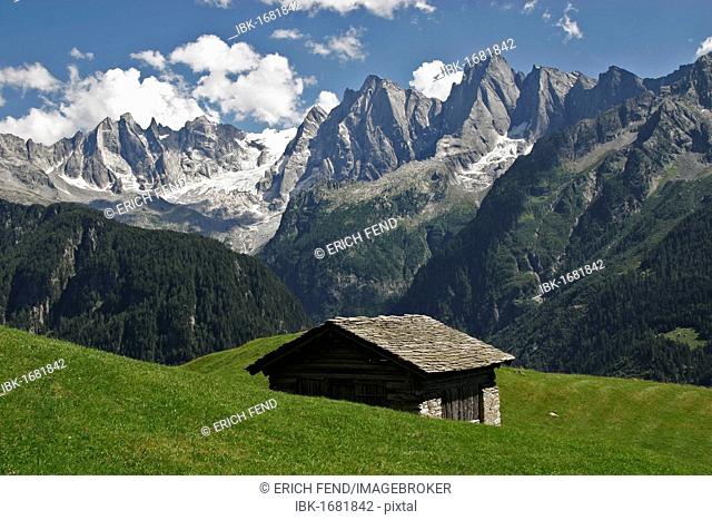 Barn, alpine meadows, Piz Badile, Sciora, Pic Cengalo, Bondasca mountains, Bergell, Canton Grisons, Switzerland, Europe