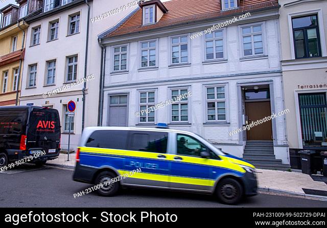 09 October 2023, Mecklenburg-Western Pomerania, Schwerin: A police patrol car drives in front of a building with the community center of the Israelite religious...