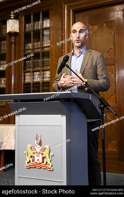 27 November 2023, Lower Saxony, Hanover: Belit Onay (Alliance 90/The Greens), Lord Mayor of Hanover, speaks during a press conference in the New Town Hall on...