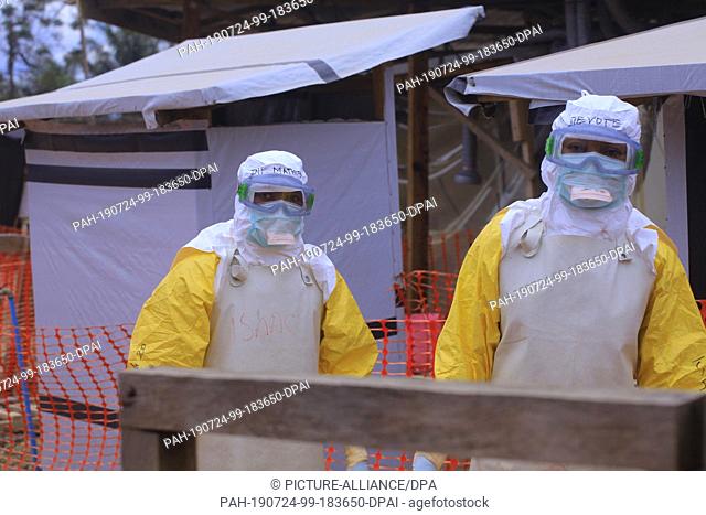 20 May 2019, Congo, Beni: Doctor Mathieu Isaac and Doctor Kavugho Devote walk through the Ebola treatment centre CTE ALIMA BENI