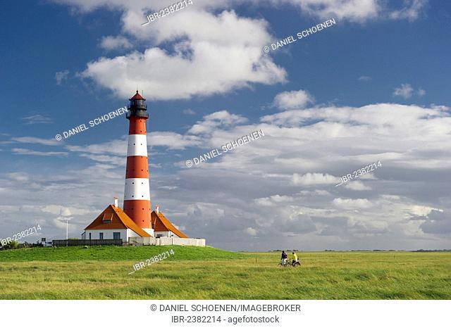 Cyclists at the Westerheversand lighthouse, Westerhever, Eiderstedt, North Frisia, Schleswig-Holstein, Germany, Europe
