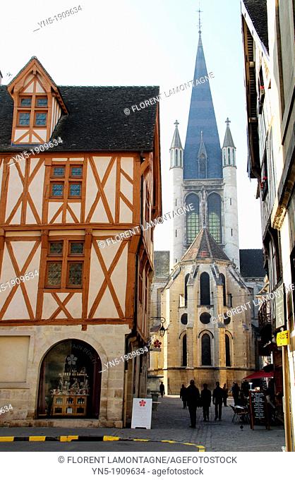 Tonw of France, Burgundy, cote d'or, Dijon, old houses, ambiance, back of church Notre-Dame