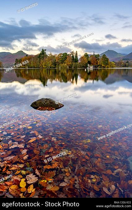 Derwentwater in autumn, Lake District National Park, UNESCO World Heritage Site, Cumbria, England, United Kingdom, Europe