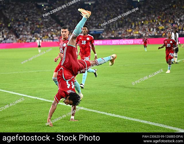 20 June 2023, North Rhine-Westphalia, Gelsenkirchen: Soccer: Internationals, Germany - Colombia, Veltins Arena. Colombia's Juan Cuadrado does a cartwheel after...