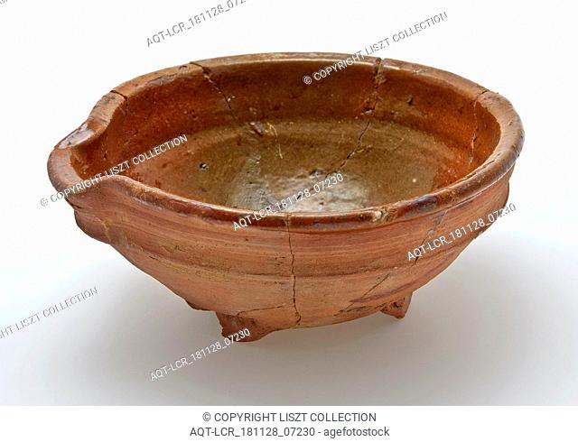 Bowl of red earthenware on three stand fins, wide shank, internally glazed, bowl crockery holder soil find ceramic earthenware glaze lead glaze