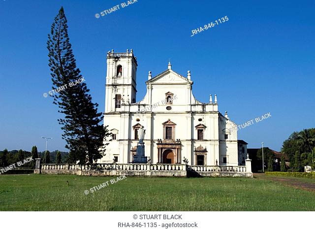 The Se St. Catherine`s Cathedral, Old Goa, UNESCO World Heritage Site, Goa, India, Asia