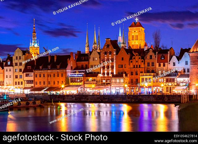 Old Town of Gdansk, Dlugie Pobrzeze, Bazylika Mariacka or St Mary Church, City hall and Motlawa River at night, Poland