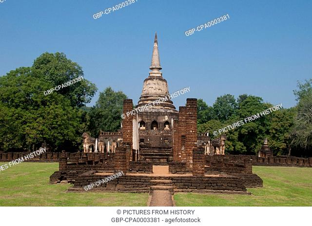 Thailand: Bell-shaped Sri Lankan-style chedi, Wat Chang Lom, Si Satchanalai Historical Park