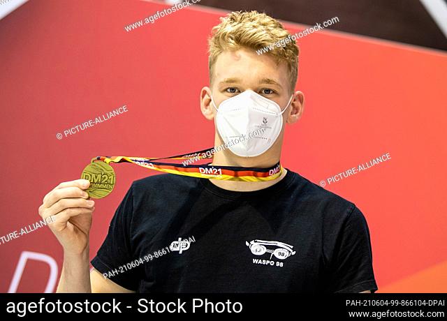 04 June 2021, Berlin: Swimming: German championship, decision 800 m freestyle, men, in the swimming and diving hall in the Europa-Sportpark Berlin
