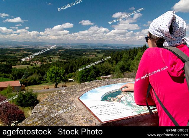 AT THE DEUX FRERES BELVEDERE, THE ORIENTATION TABLE FOR THE PANORAMIC VIEW OF THE MOUNTAIN RANGE OF THE PUY DE DOME, (63) ECHANDELYS, HIKING IN AUVERGNE