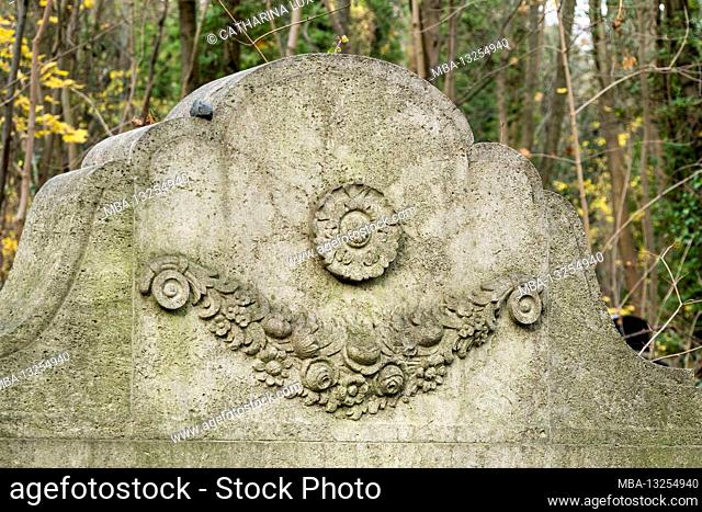 Berlin, Jewish cemetery Berlin Weissensee, tomb, detail, flower tendril