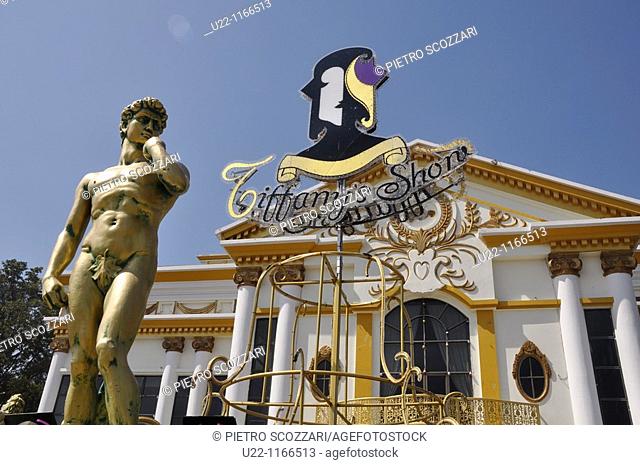 Pattaya (Thailand): the Tiffany’s Show theater