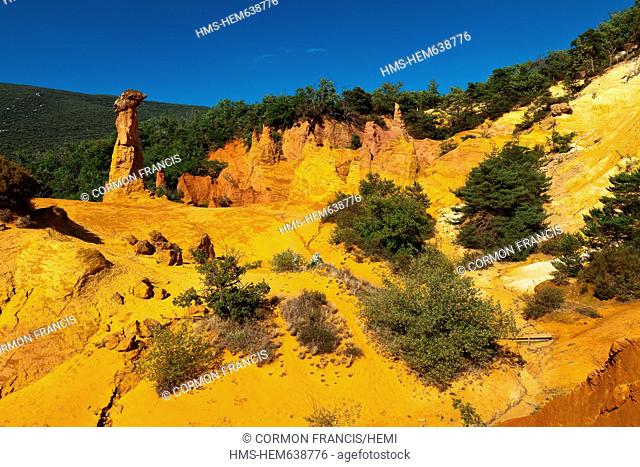 France, Vaucluse, Rustrel, Colorado Provencal, old ocher quarries, fairy chimney