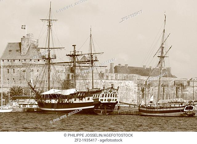 France, Brittany, Ille et Vilaine, Saint Malo. Old rigs, Etoile du Roy and Le Renard, moored beneath the ramparts of Saint Malo
