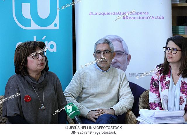 Press conference of the candidate of Actua to the Presidency of the Government, Gaspar Llamazares(C) with members of the party