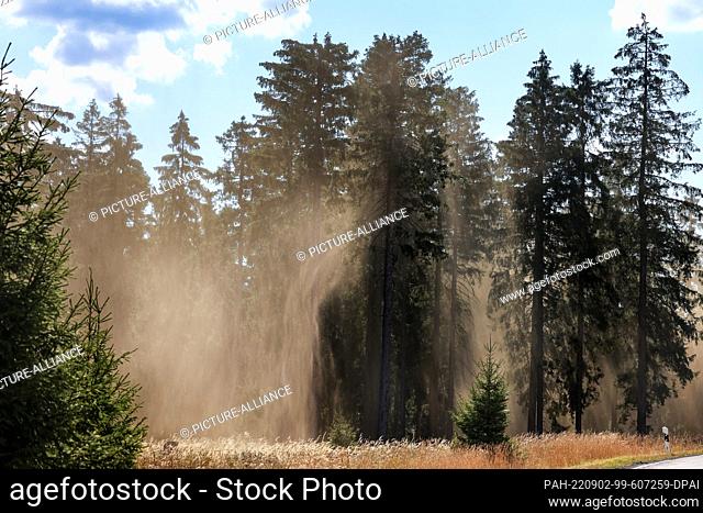 02 September 2022, Thuringia, Gehlberg: A helicopter is used to spread earth-moist lime marl over the Finsterberg forest district