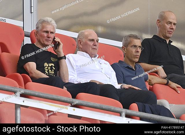 From left: Jupp HEYNCKES on the phone, Uli HOENESS (H?ness, Honorary President FC Bayern Munich), Dr. Michael Diederich (CFO FCB) Team presentation FC Bayern...